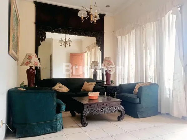 image HOT DEALS: RUMAH + PAVILIUN FULL FURNISHED BONUS MOBIL (EXTENSION UNIT), HARGA TERBAIK DI LOKASI TERBAIK, VINTAGE STYLE EX SENIMAN, STRATEGIS BEBAS BANJIR & COCOK UNTUK KOST, INVESTASI/HUNIAN MEWAH NYAMAN & TENANG, KEMANGGISAN JAKARTA BARAT (1)