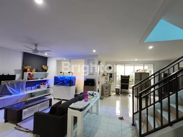 image RUMAH MODERN MINIMALIS STRATEGIS DEKAT AKSES PINTU TOLL PONDOK CABE TANGERANG SELATAN (2)