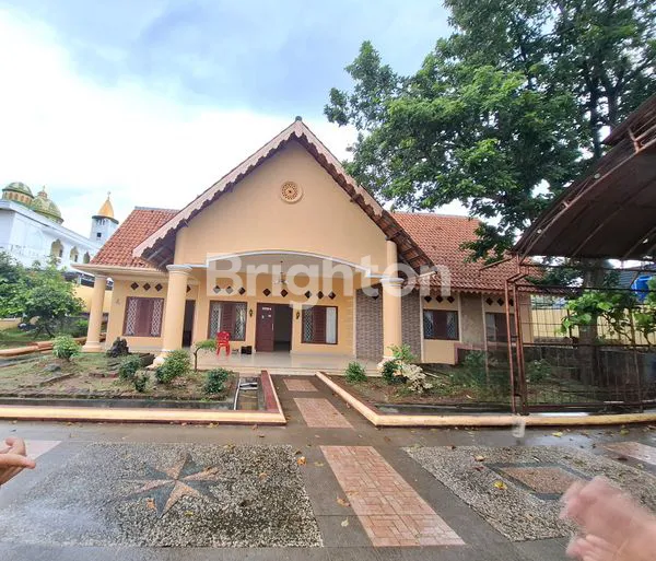 DISEWAKAN RUMAH MEWAH & LUAS – SIAP HUNI DI TELUK BETUNG