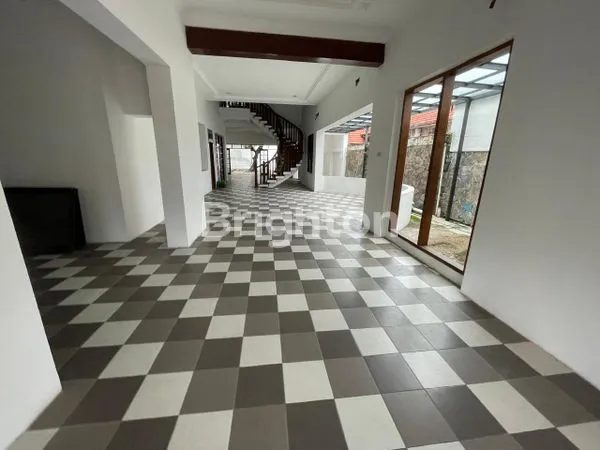 image RUMAH USAHA JALAN TIDAR PUSAT KOTA SURABAYA DISEWAKAN (2)
