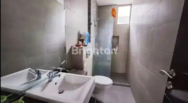 image RUMAH 3 LANTAI,PERMATA JINGGA , MODERN MINIMALIS, DEKAT JALAN SOEKARNO HATTA, UNIVERSITAS BRAWIJAYA, PERUMAHAN PERMATA JINGGA, LOWOKWARU, MALANG KOTA, JAWA TIMUR (6)