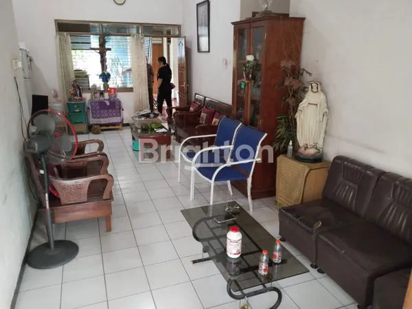 image DIJUAL RUMAH 1,5 LANTAI STRATEGIS PINGGIR JALAN RAYA SLAMET RIYADI HARGA 1,6 M  (2)