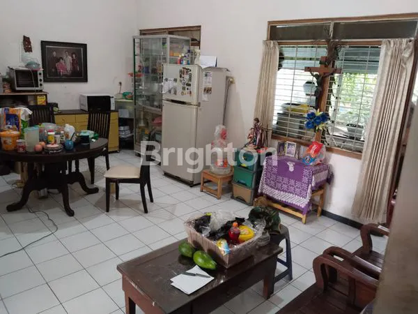 image DIJUAL RUMAH 1,5 LANTAI STRATEGIS PINGGIR JALAN RAYA SLAMET RIYADI HARGA 1,6 M BISA  NEGO PLUS BONUS PERABOTAN (2)