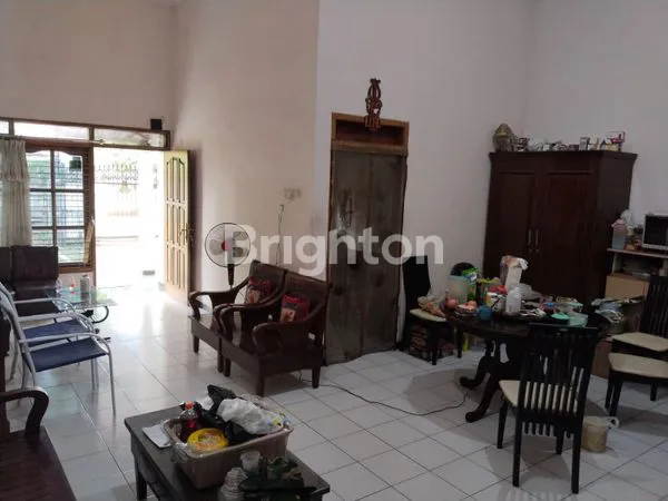 image DIJUAL RUMAH 1,5 LANTAI STRATEGIS PINGGIR JALAN RAYA SLAMET RIYADI HARGA 1,6 M BISA  NEGO PLUS BONUS PERABOTAN (4)