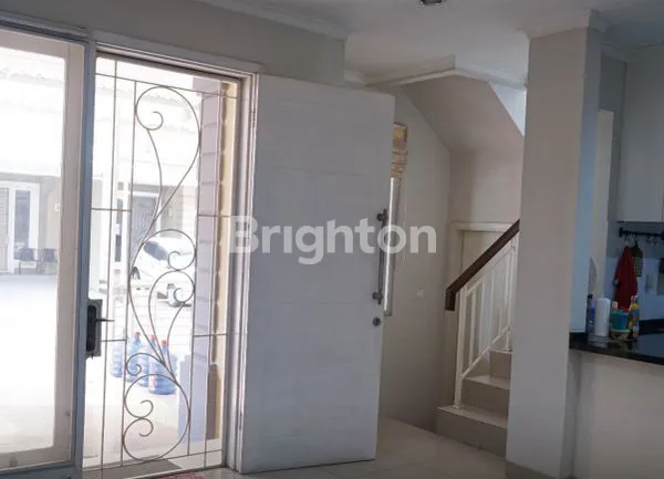 image RUMAH 3 LANTAI SPLIT LEVEL DI KAWASAN PERUMAHAN DEKAT RUKO ANNIVA  (6)