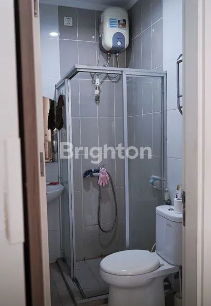 image RUMAH 3 LANTAI SPLIT LEVEL DI KAWASAN PERUMAHAN DEKAT RUKO ANNIVA  (5)