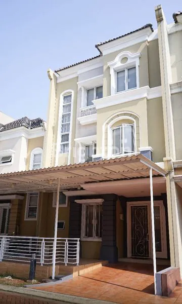 image RUMAH 3 LANTAI SPLIT LEVEL DI KAWASAN PERUMAHAN DEKAT RUKO ANNIVA  (1)