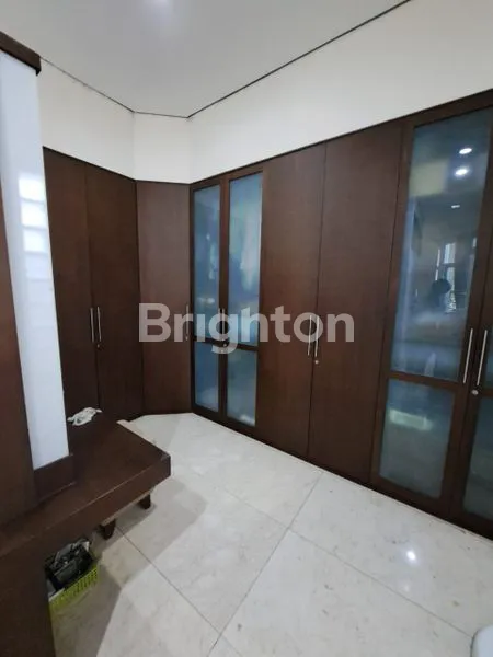 image RUMAH HOOK MEWAH 2 LANTAI DI INTERCON KEBON JERUK, 448M² (4)