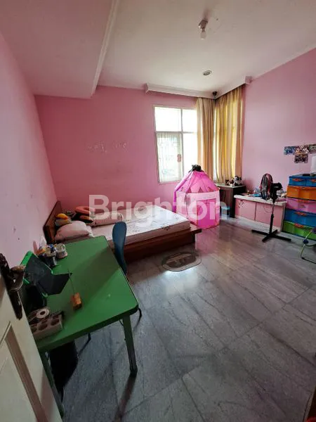 image RUMAH HOOK MEWAH 2 LANTAI DI INTERCON KEBON JERUK, 448M² (3)