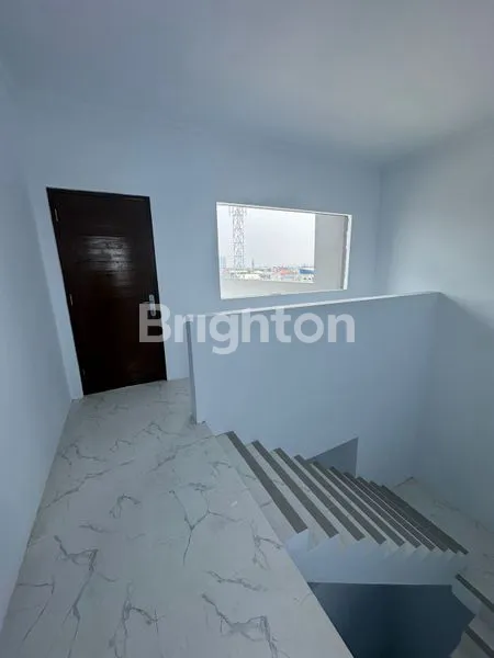 image RUMAH BARU SIAP HUNI 4 1/2 LANTAI JELAMBAR (4)