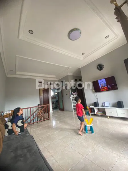 RUMAH CANTIK 3 LANTAI DI LEUWIGAJAH