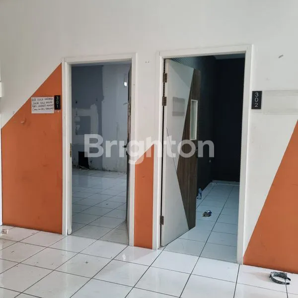 image GEDUNG 4,5 LANTAI DI JALAN RAYA BOULEVARD KELAPA GADING (3)