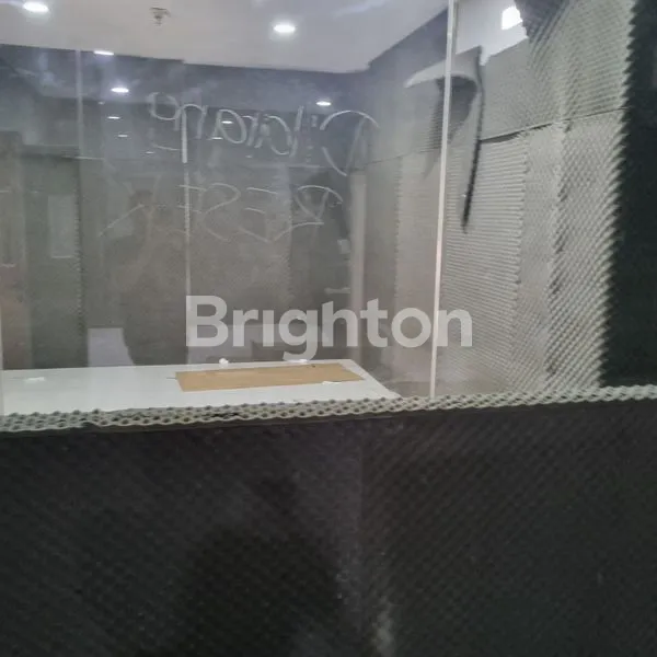 image GEDUNG 4,5 LANTAI DI JALAN RAYA BOULEVARD KELAPA GADING (6)