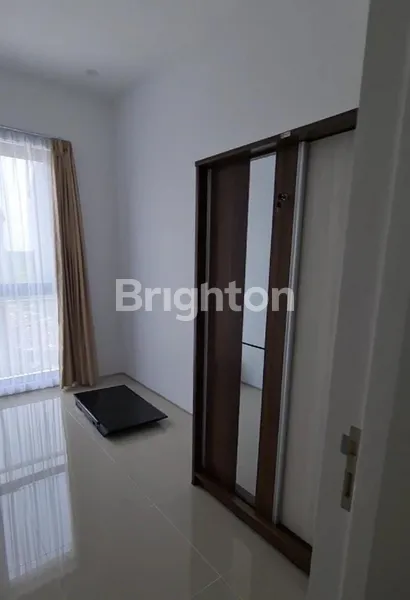 image 2M AN RUMAH SIAP HUNI FURNISH 2 LANTAI LEBAR 5 ROYAL RESIDENCE SURABAYA BARAT (3)