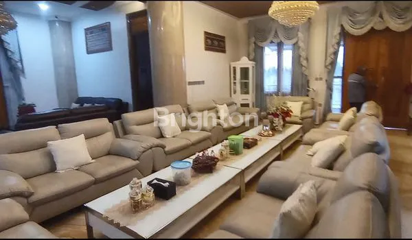 RUMAH MEWAH 3 LANTAI SUPER LUXURY ADA ROOFTOP DAN BASEMENT DI TERUSAN JAKARTA