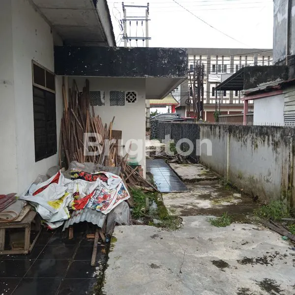image RUMAH BESAR DI TEPI JALAN UTAMA TENGAH KOTA (5)