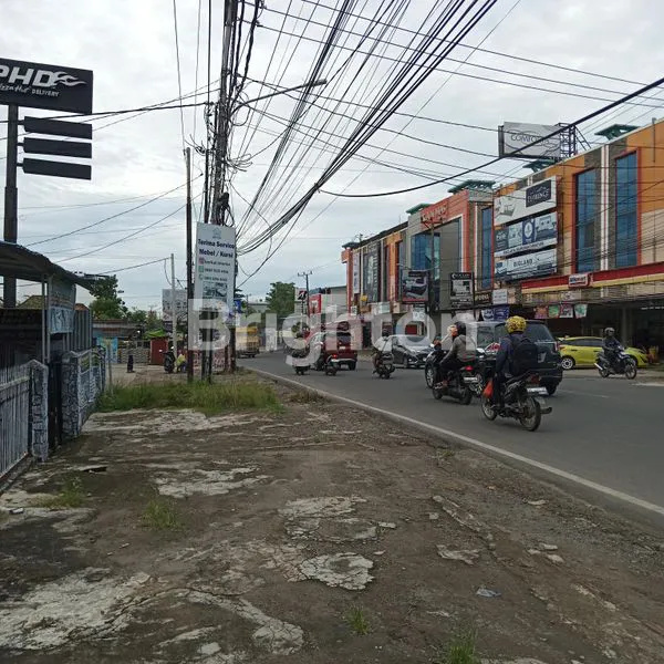 image RUMAH BESAR DI TEPI JALAN UTAMA TENGAH KOTA (2)