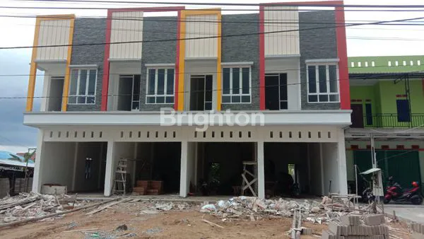 image RUKO BARU 2 LANTAI DI TEPI JALAN RAYA PARIT BUGIS LOKASI STRATEGIS RAMAI PENDUDUK COCOK UNTUK SEGALA USAHA  (1)