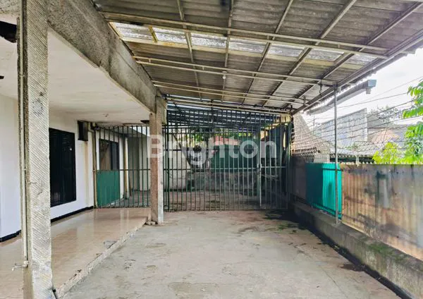 image RUMAH HOOK 2 LANTAI DI DAERAH SUNGAI-SUNGAI (2)