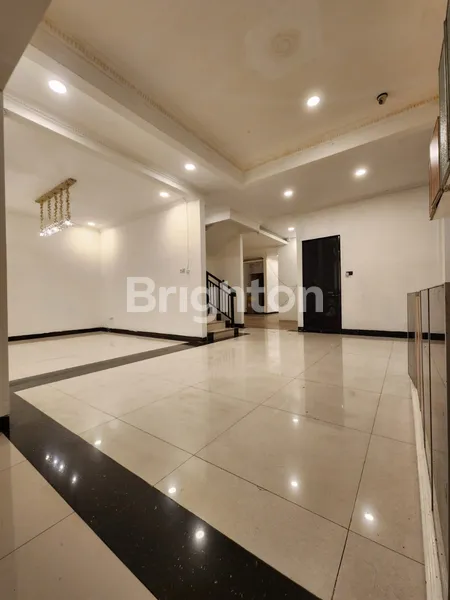 image RUMAH EX-CAFE DI LOKASI PASAR MINGGU, JAKSEL (5)