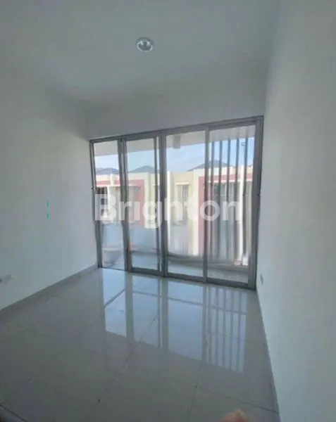 image RUMAH 2 LANTAI DI CLUSTER CLEVELAND PIK II (2)