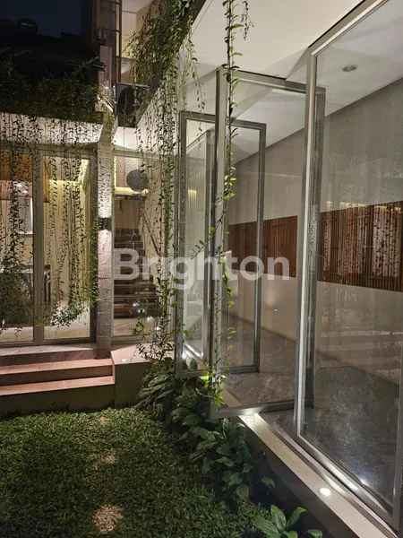 image TROPICAL MODERN HOUSE BINTARO KECAMATAN PESANGGRAHAN (3)