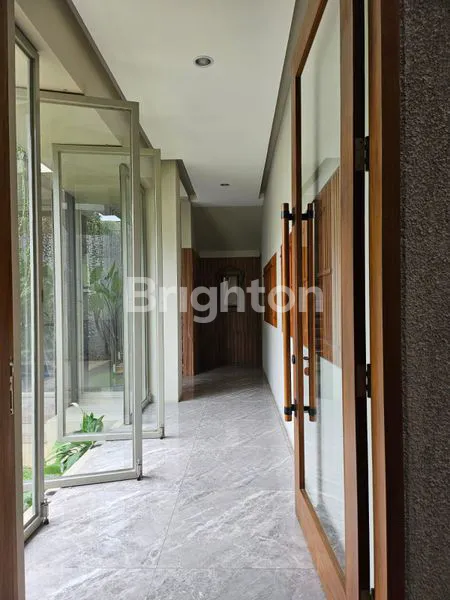image TROPICAL MODERN HOUSE BINTARO KECAMATAN PESANGGRAHAN (4)