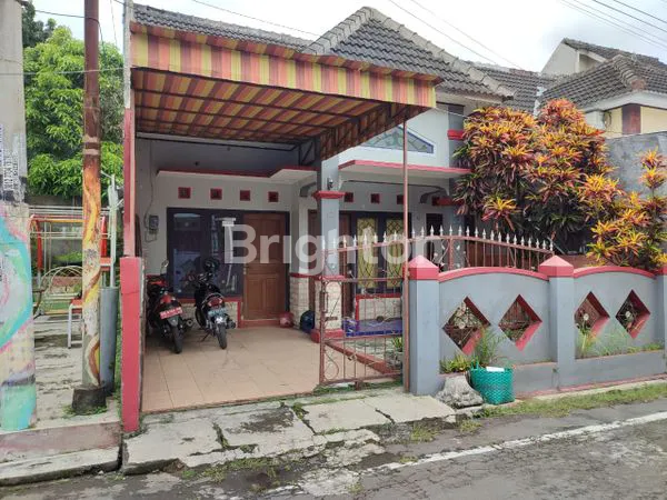 image RUMAH MINIMALIS DI NGEMPLAK KARTASURA (1)