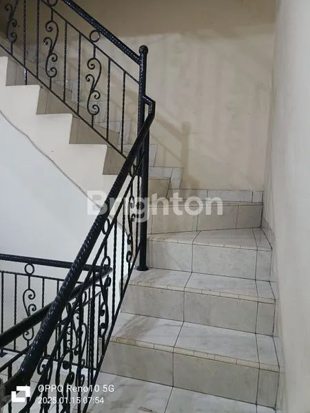 image RUMAH SIAP HUNI 3 LANTAI KAV POLRI (7)