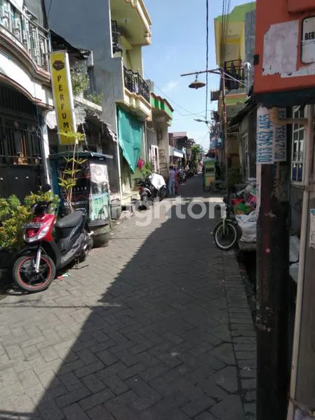 image RUMAH MODEL LAMA KAPAS MADYA SURABAYA TIMUR (2)