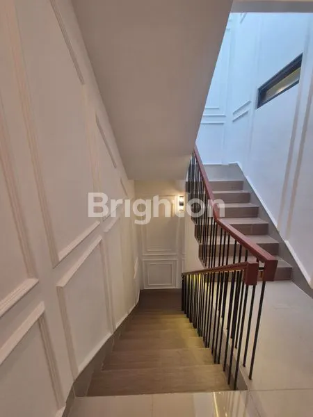 image HUNIAN MEWAH & EKSKLUSIF BERGAYA EROPA DI LOKASI PREMIUM (8)