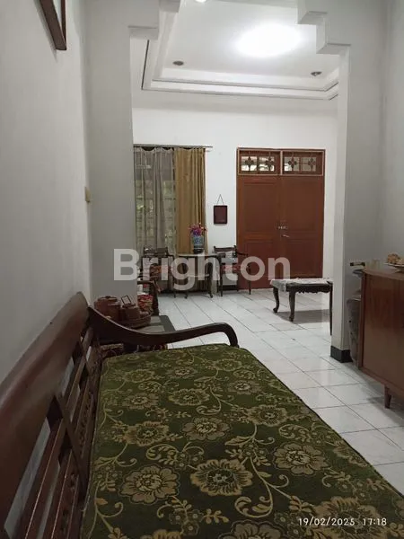 RUMAH MEWAH 2,5 LANTAI DI PEGANGSAAN, MENTENG JAKARTA PUSAT – LOKASI PREMIUM!
