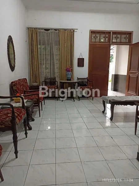 image RUMAH MEWAH 2,5 LANTAI DI PEGANGSAAN, MENTENG JAKARTA PUSAT – LOKASI PREMIUM! (5)