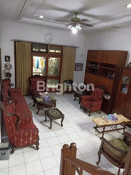 image RUMAH MEWAH 2,5 LANTAI DI PEGANGSAAN, MENTENG JAKARTA PUSAT – LOKASI PREMIUM! (3)
