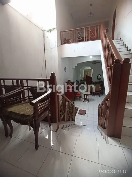 image RUMAH MEWAH 2,5 LANTAI DI PEGANGSAAN, MENTENG JAKARTA PUSAT – LOKASI PREMIUM! (2)