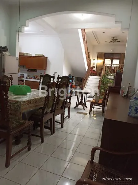 image RUMAH MEWAH 2,5 LANTAI DI PEGANGSAAN, MENTENG JAKARTA PUSAT – LOKASI PREMIUM! (4)