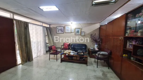 image RUMAH HUK PREMIUM COCOK UNTUK USAHA ATAU INVESTASI DI JALAN BESAR JELAMBAR (5)