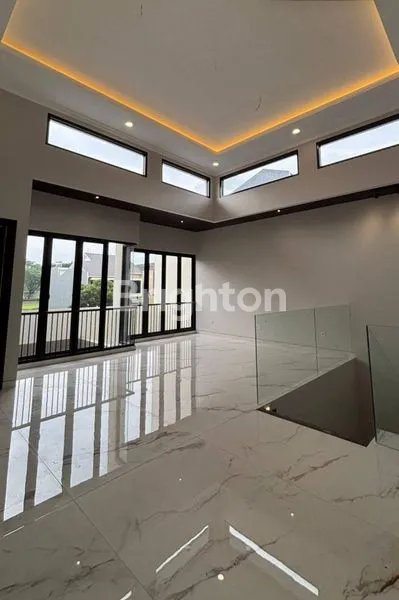 image MEWAH, TERDEPAN (1)