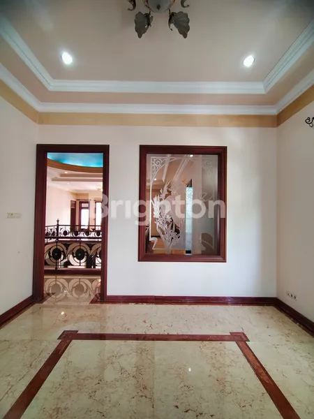 image RUMAH MEWAH, LOKASI PREMIUM DI JALAN KEMBAR BOULEVARD PERUMAHAN PAKUWON INDAH, SEBERANG PAKUWON MALL & PTC (2)