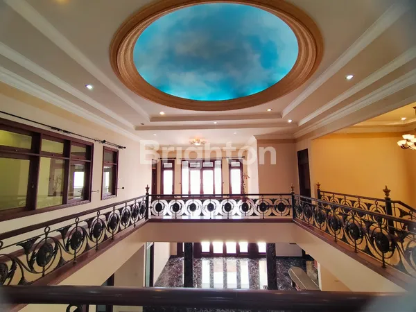 image RUMAH MEWAH, LOKASI PREMIUM DI JALAN KEMBAR BOULEVARD PERUMAHAN PAKUWON INDAH, SEBERANG PAKUWON MALL & PTC (4)