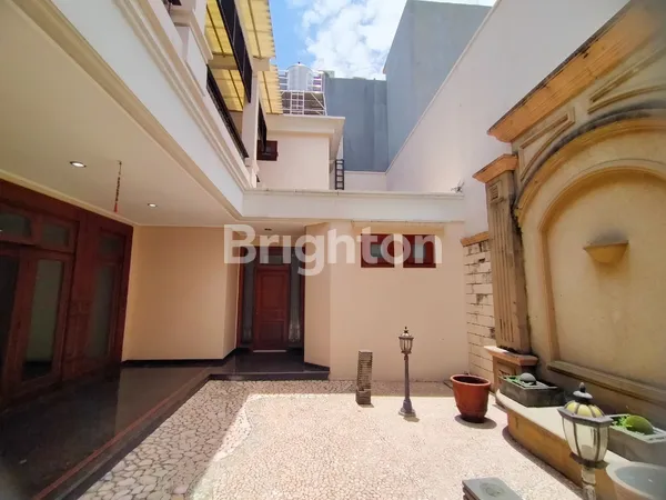 image RUMAH MEWAH, LOKASI PREMIUM DI JALAN KEMBAR BOULEVARD PERUMAHAN PAKUWON INDAH, SEBERANG PAKUWON MALL & PTC (5)