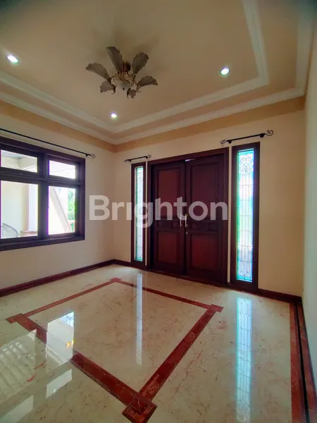 image RUMAH MEWAH, LOKASI PREMIUM DI JALAN KEMBAR BOULEVARD PERUMAHAN PAKUWON INDAH, SEBERANG PAKUWON MALL & PTC (6)