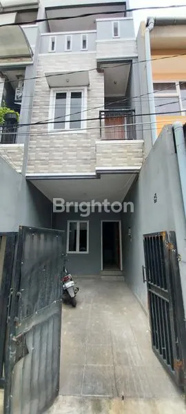 image RUMAH SIAP HUNI 2 LANTAI DI TANJUNG DUREN (1)