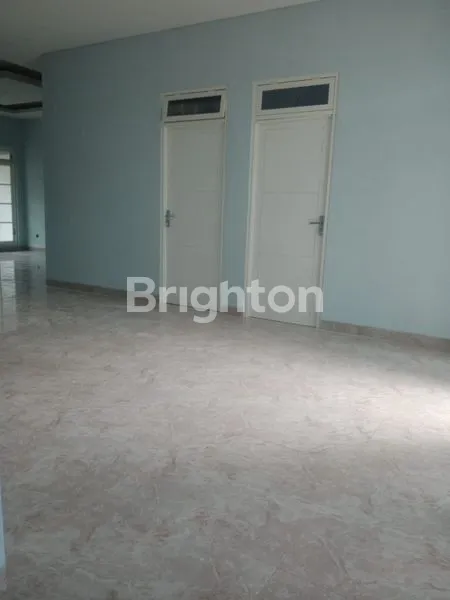 image RUMAH BAGUS BARU RENOVASI, 2 LT LINGKUNGAN NYAMAN STRATEGIS DEKAT EXIT TOL & LANUD DI BURING KOTA MALANG (2)