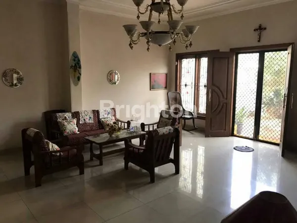 image DIJUAL RUMAH MANYAR KERTOARJO DEKAT BONCAFE  (4)