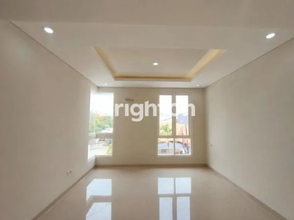 image RUMAH BARU MINIMALIS DI MANYAR LINGKUNGAN ASRI (4)