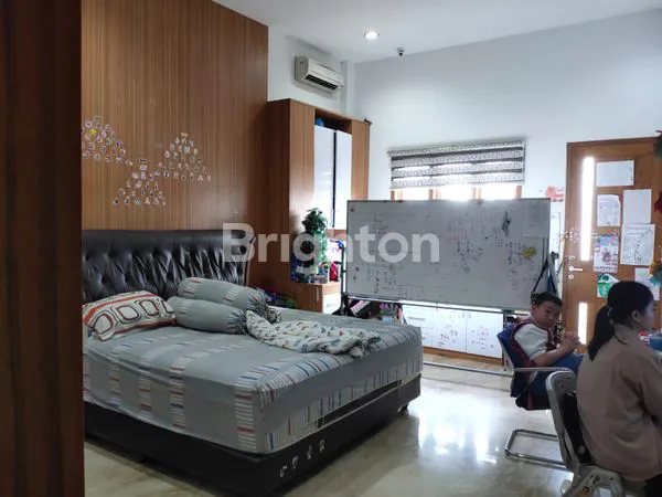 image RUMAH MEWAH, PUNYA STADION, MINIZOO, GREEN GARDEN, JAKARTA BARAT (8)