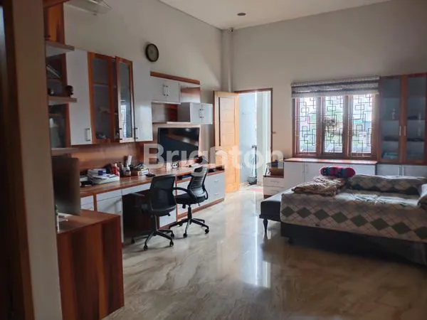 image RUMAH MEWAH, PUNYA STADION, MINIZOO, GREEN GARDEN, JAKARTA BARAT (6)