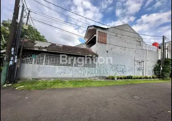 image RUMAH HOOK KOMPLEK DPR PONDOK RANJI (8)
