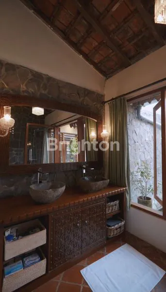 image RUMAH MEWAH GAYA BALI DI PUSAT KOTA SURABAYA, BALI STYLE SANCTUARY HOUSE (5)